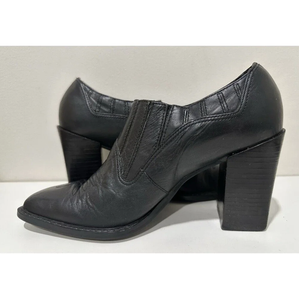 Markon women size 9M black leather slip on heel booties